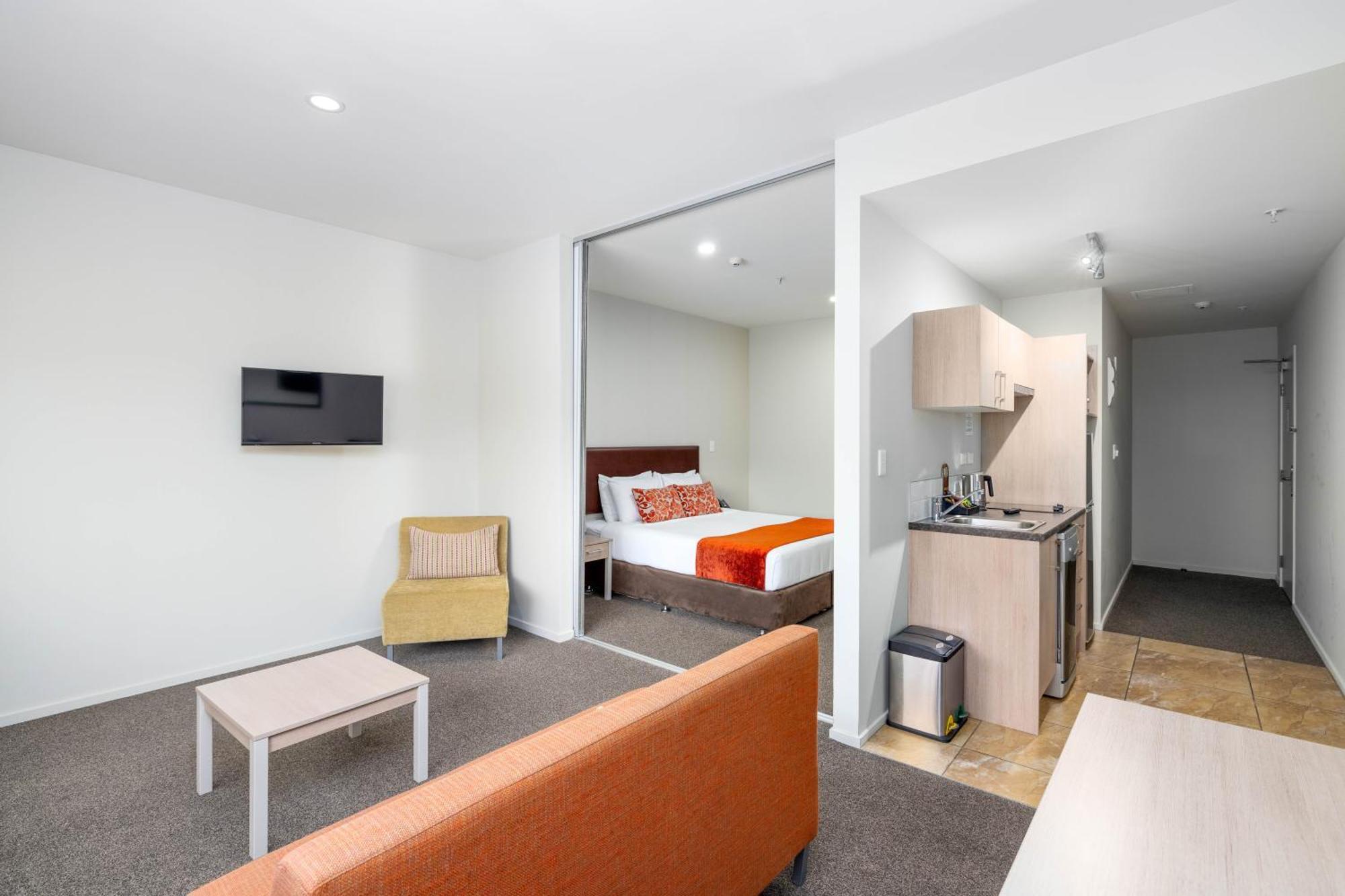 Ramada Suites By Wyndham Christchurch City Экстерьер фото
