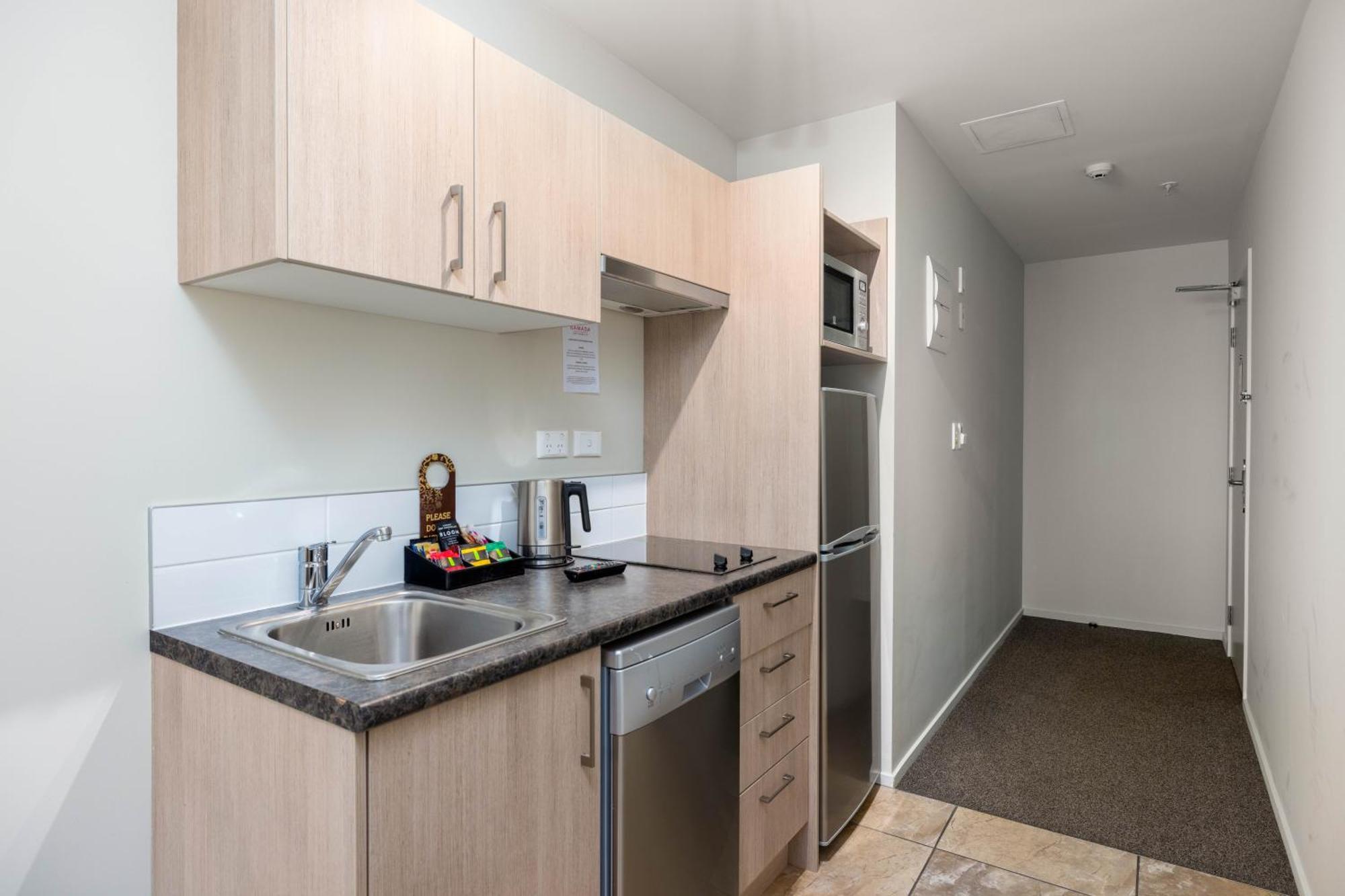 Ramada Suites By Wyndham Christchurch City Экстерьер фото