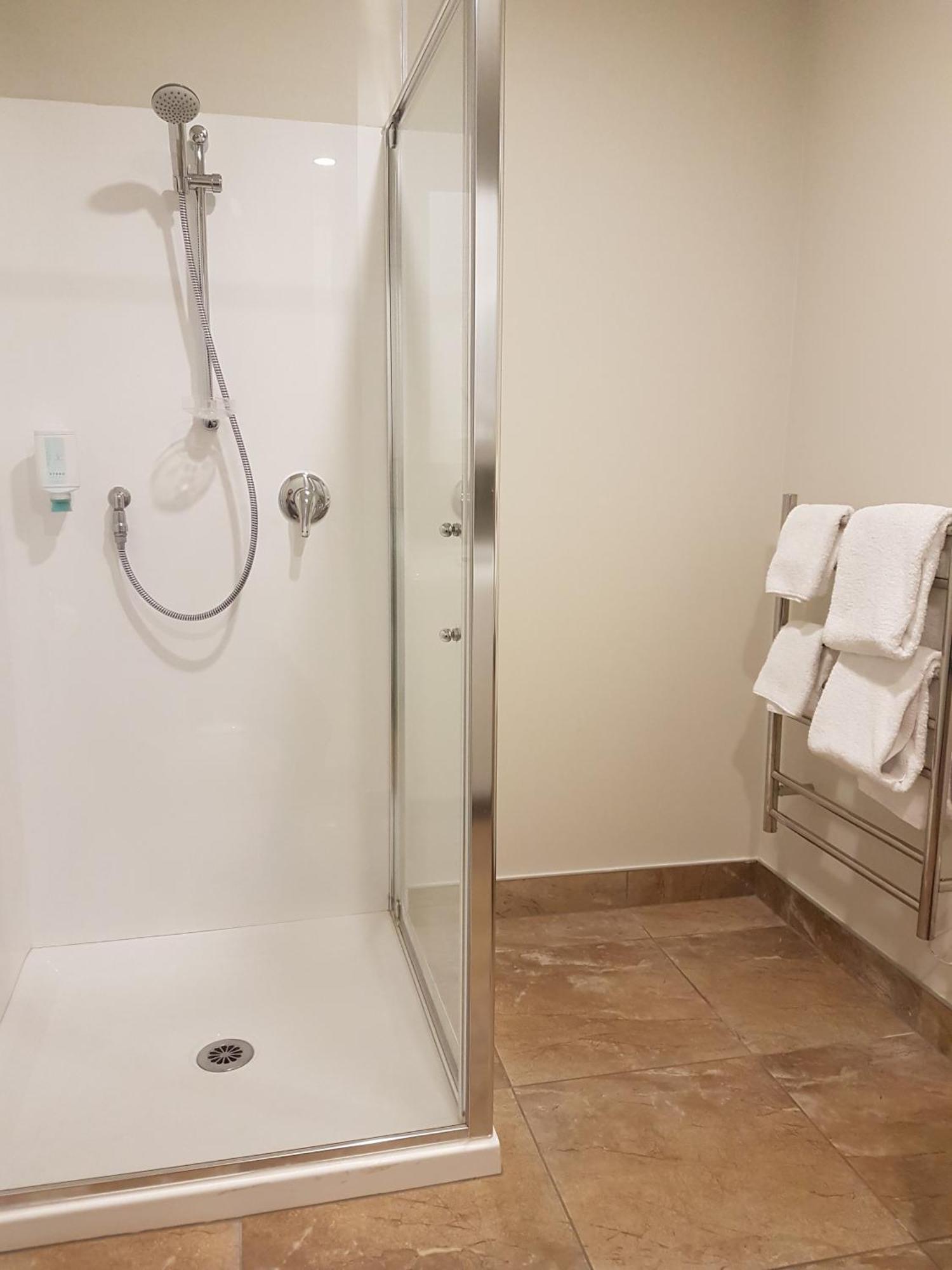 Ramada Suites By Wyndham Christchurch City Экстерьер фото