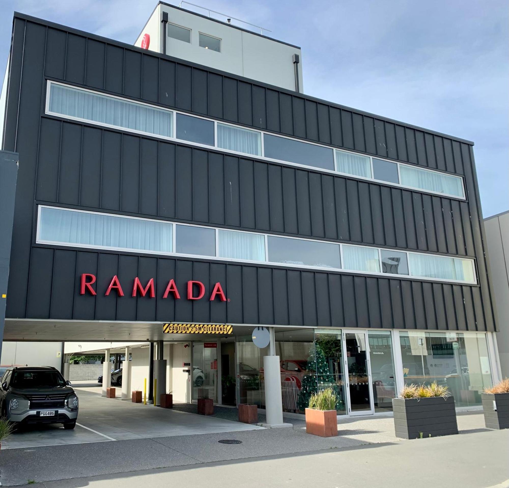 Ramada Suites By Wyndham Christchurch City Экстерьер фото