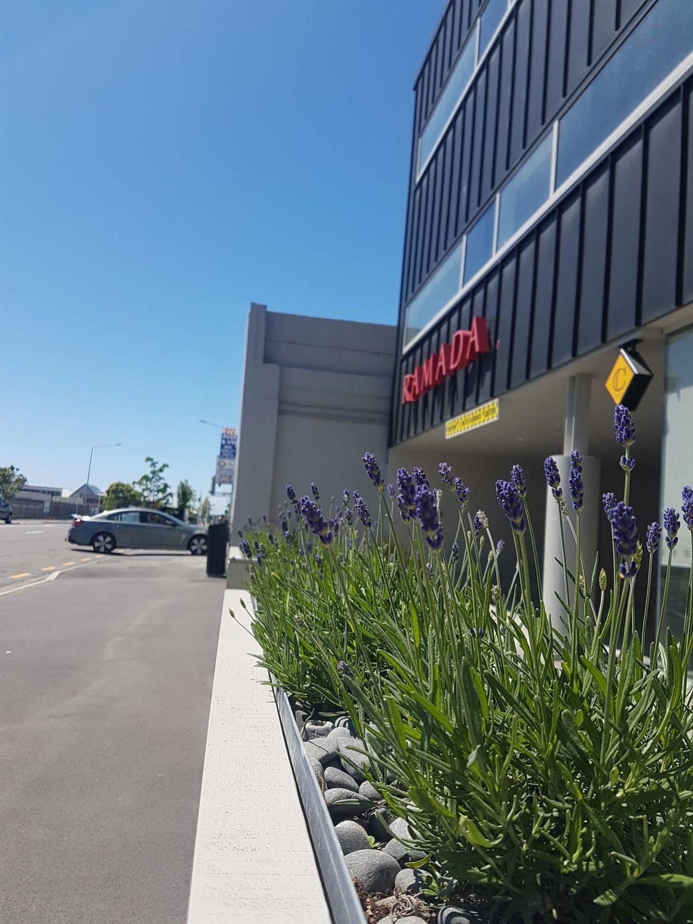 Ramada Suites By Wyndham Christchurch City Экстерьер фото