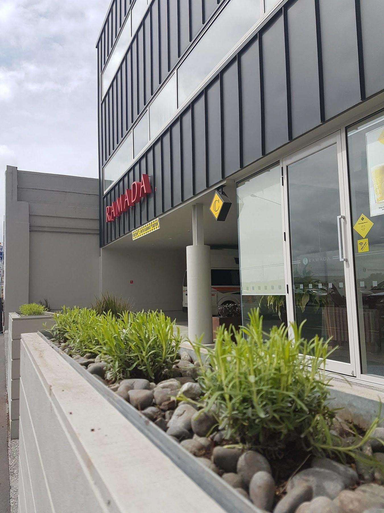 Ramada Suites By Wyndham Christchurch City Экстерьер фото